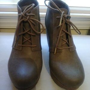 Dr.Scholl's taupe colored wedges